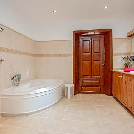 Puerto Del Carmen Sleeps 8 Air Con Wifi Villa *