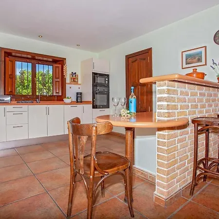 Puerto Del Carmen Sleeps 8 Air Con Wifi *