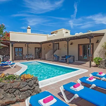 Vila Puerto Del Carmen Sleeps 8 Air Con Wifi *